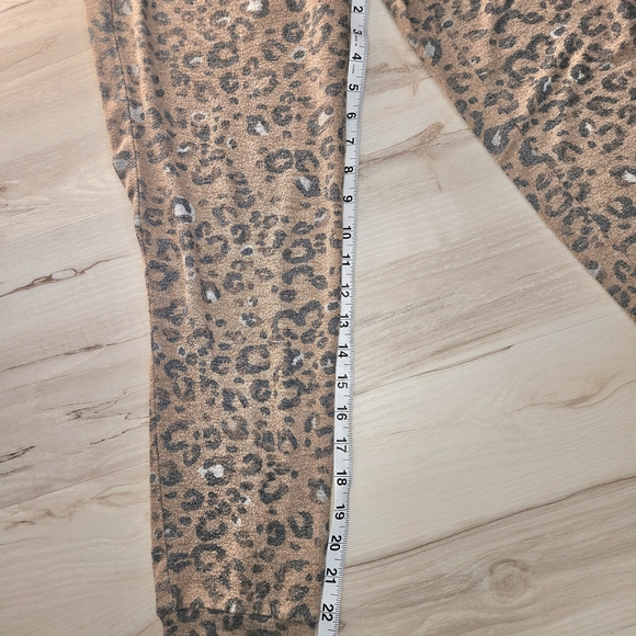 SAVVI Layla Leopard Print Joggers Women's Size Small - Picture 2 of 5